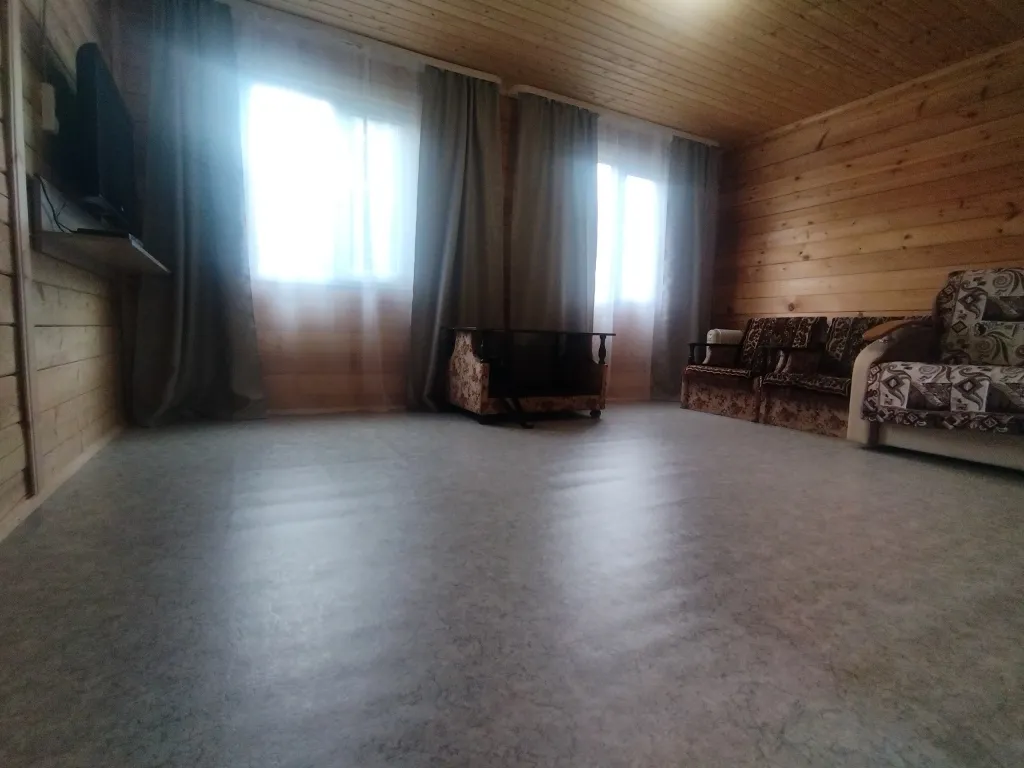 Уютный дом у озера