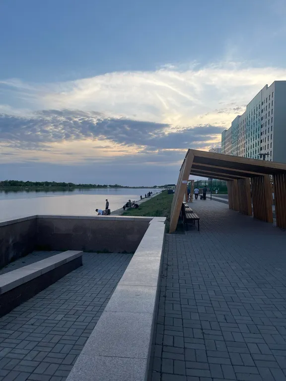 Современная квартира у набережной