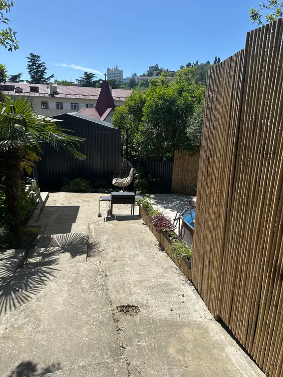 Экологичный уютный домик в центре Хосты