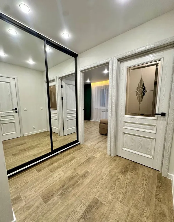 Уютная теплая современная квартира