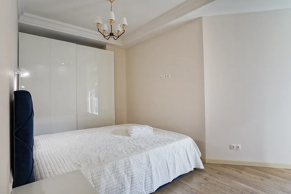 Квартира с отдельным залом и отдельной спальней с террасой на парк