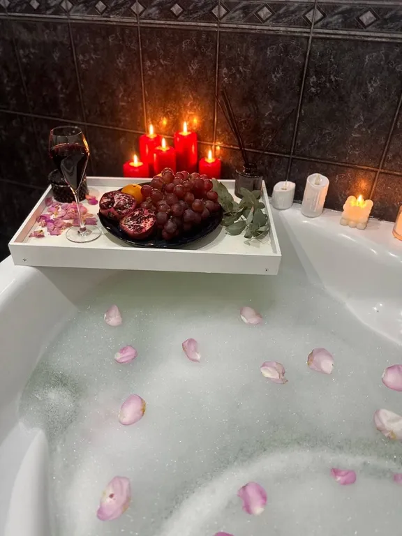 Двухэтажный дом из 5 комнат, с уютным двориком и мангалом