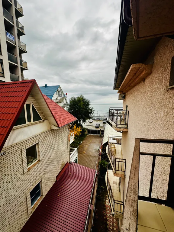 Уютные номера с БАЛКОНОМ и видом на море/горы на 1 линии в Адлере!