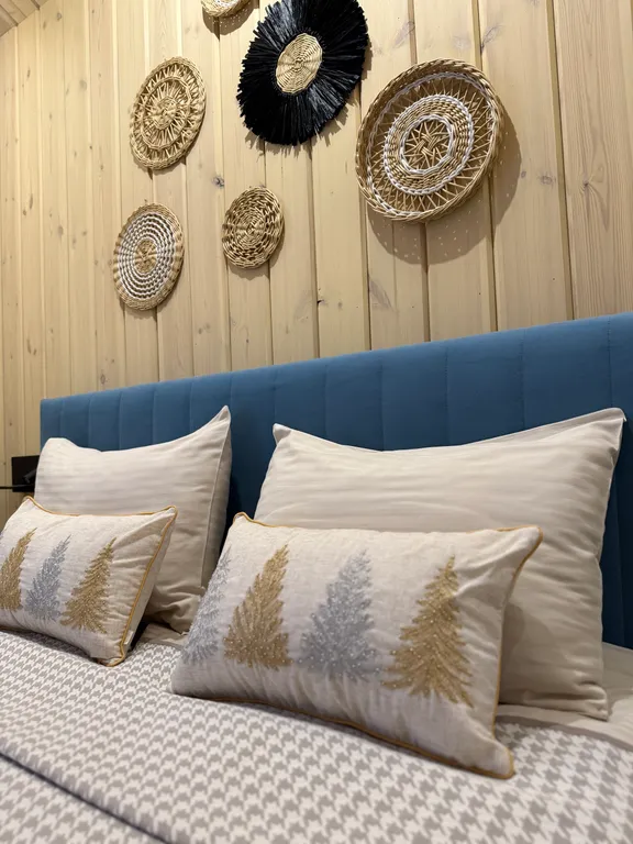 Дом Никольский с видом на главную достопримечательность