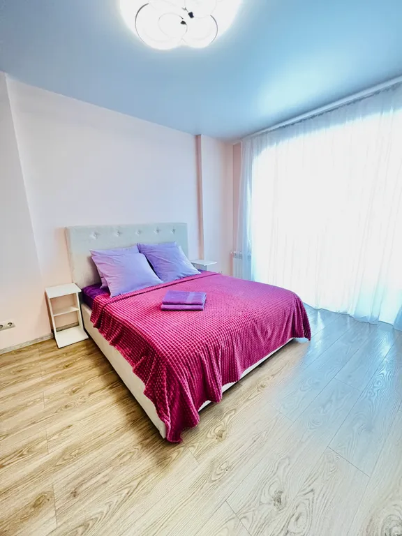 Новая евротрешка в центре города с красивым видом из окон