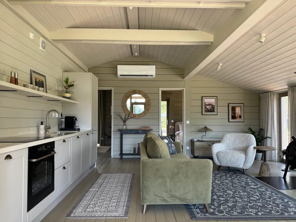 Уютный загородный дом в тишине