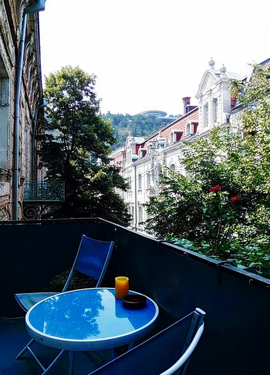 Двухуровневый апартамент с балконом в старом городе