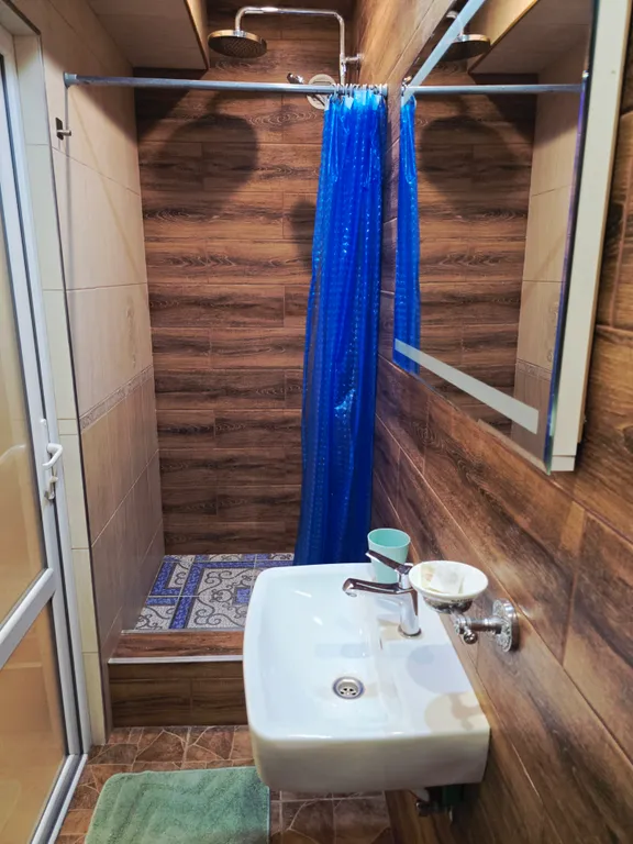 Целый этаж в доме с личной террасой и кухней