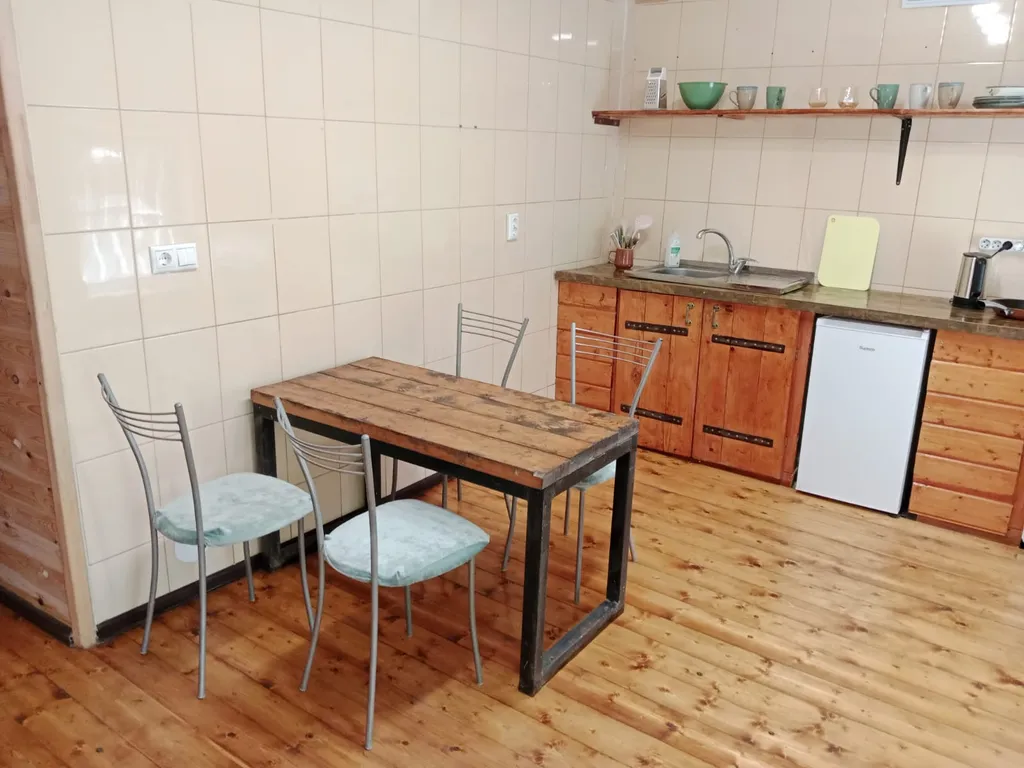 Домик с верандой в лесу