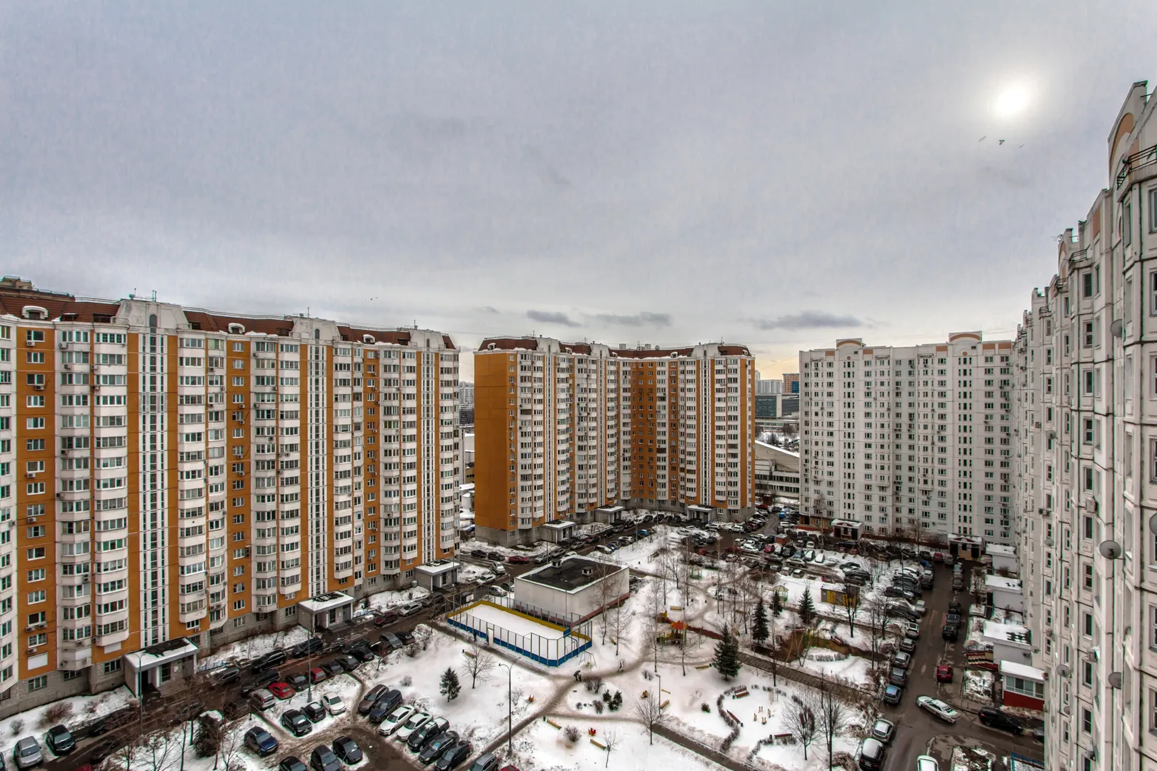 двор дома 5 корпус 1 по ул.Академика Анохина