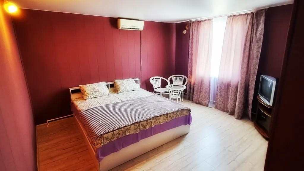 Дом на пляже озера