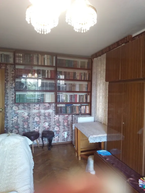 Уютная комната с видом на море и горы в центре города