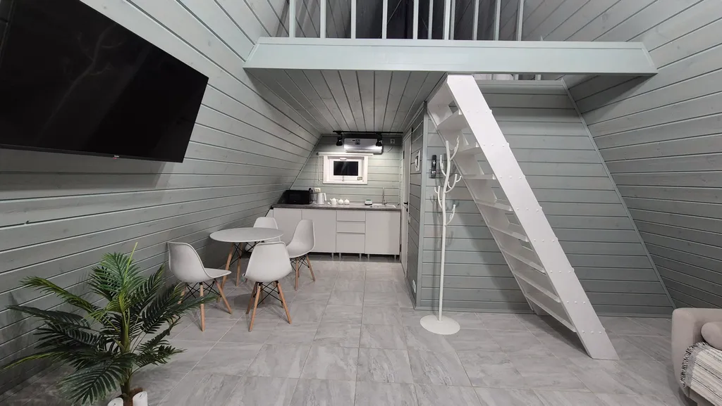 Дом в стиле A frame с чаном