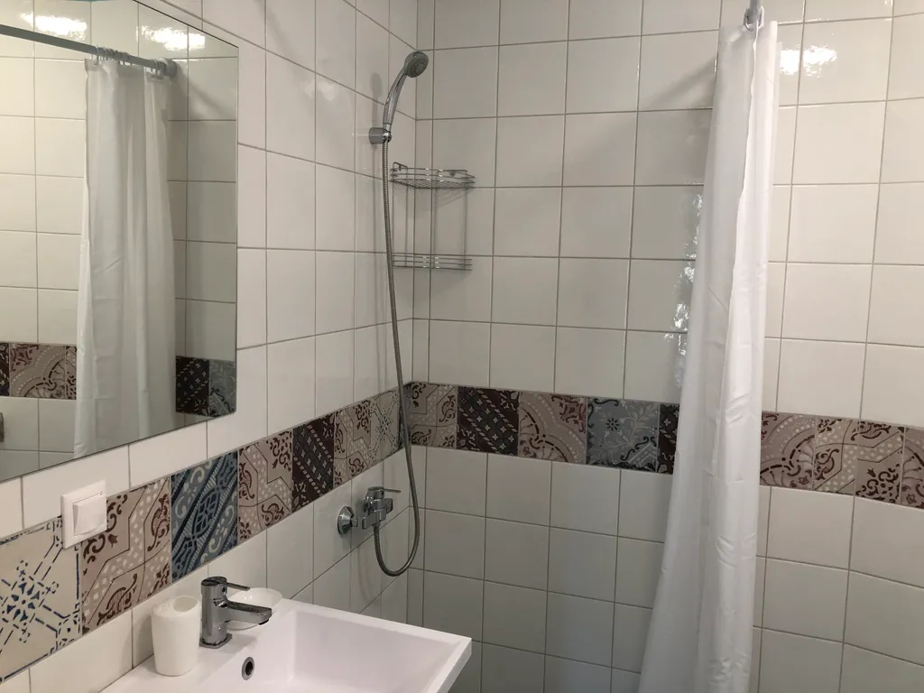 Семейные апартаменты с балконом №02 на 5 человек