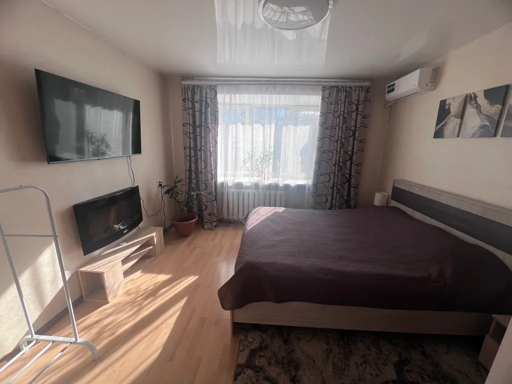 Двухкомнатная квартира в самом центре города, Площадь Металлургов