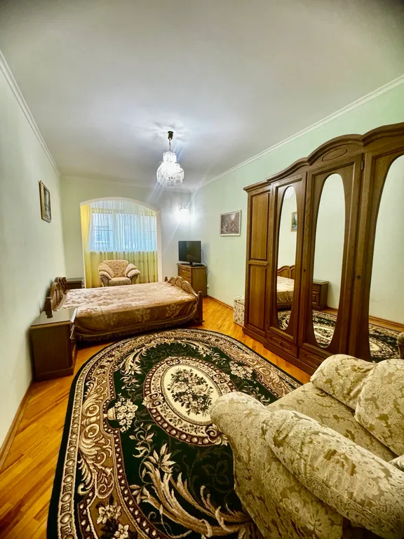 Уютная двухэтажная трехкомнатная квартира с евроремонтом