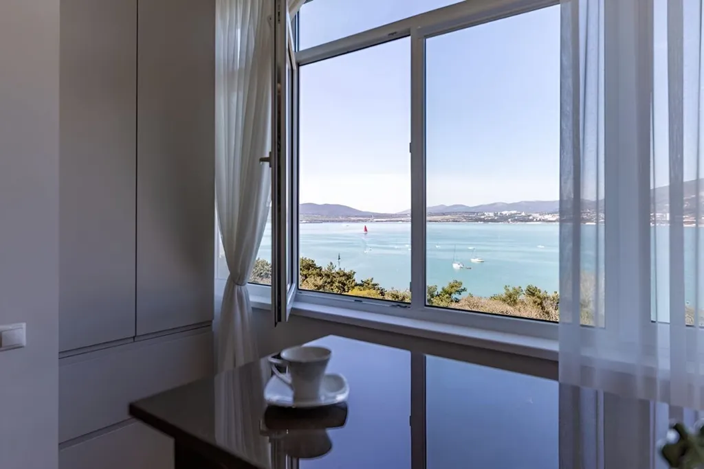 2-комнатная квартира с красивейшим видом на море и горы