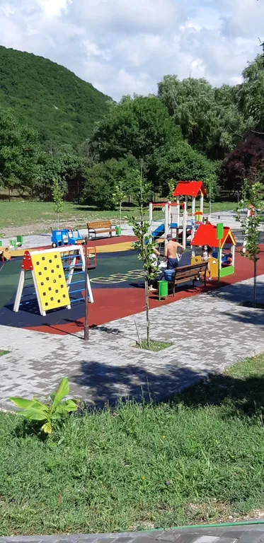 Коттедж 6-комнатный Дом — Бжид