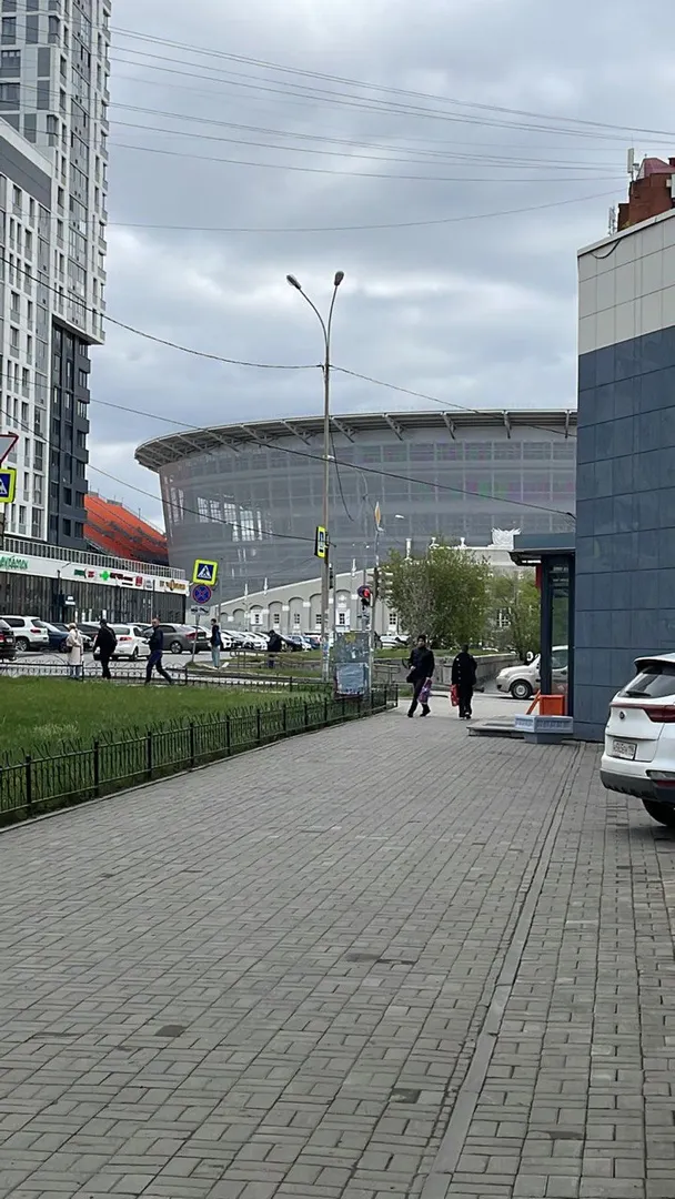 Вид от подъезда на центральный стадион