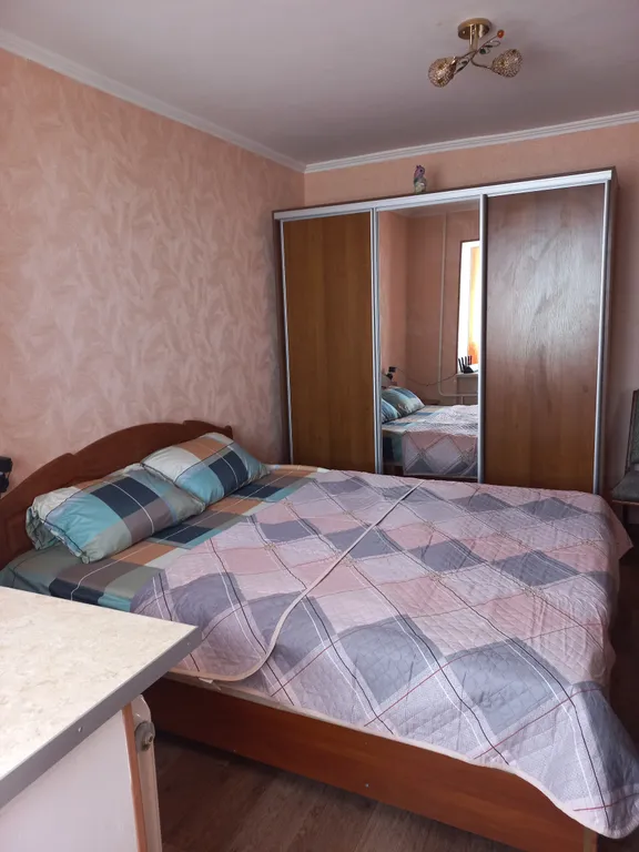 С панорамным видом на море и гору медведь (аю-даг)