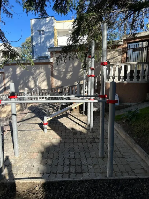 Солнечная студия со своим двориком и летним бассейном