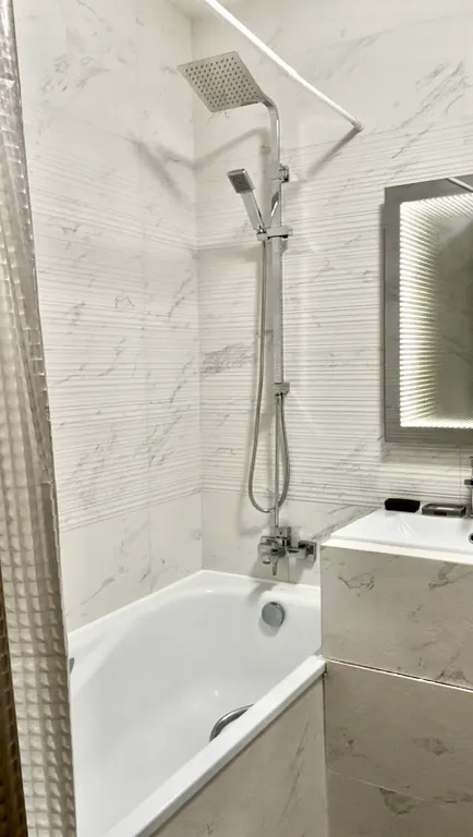 Двухкомнатная квартира в центре с 2 лоджиями