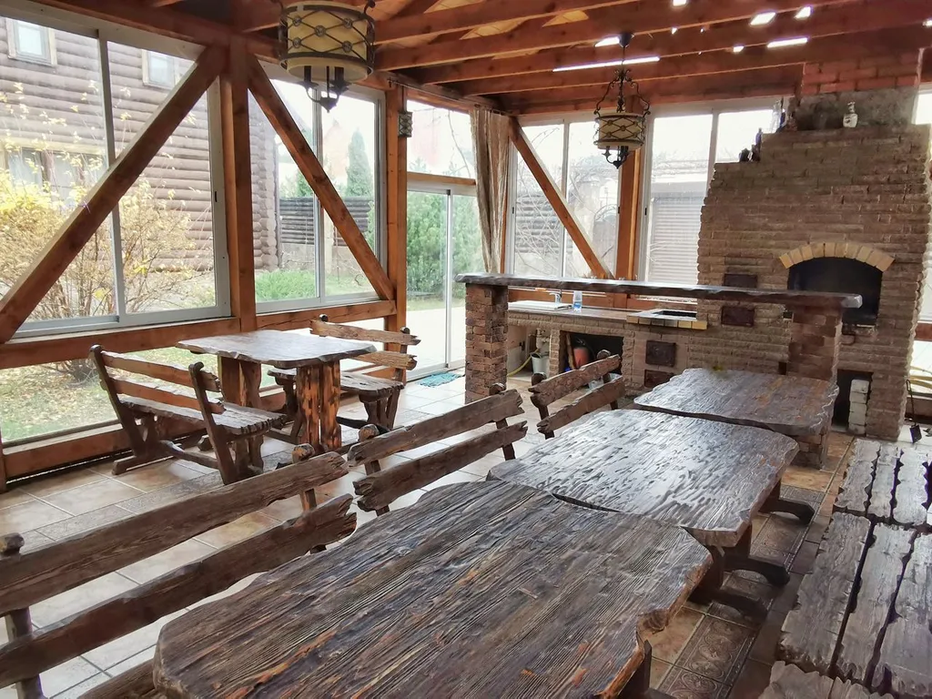 Уютный загородный коттедж недалеко от центра города