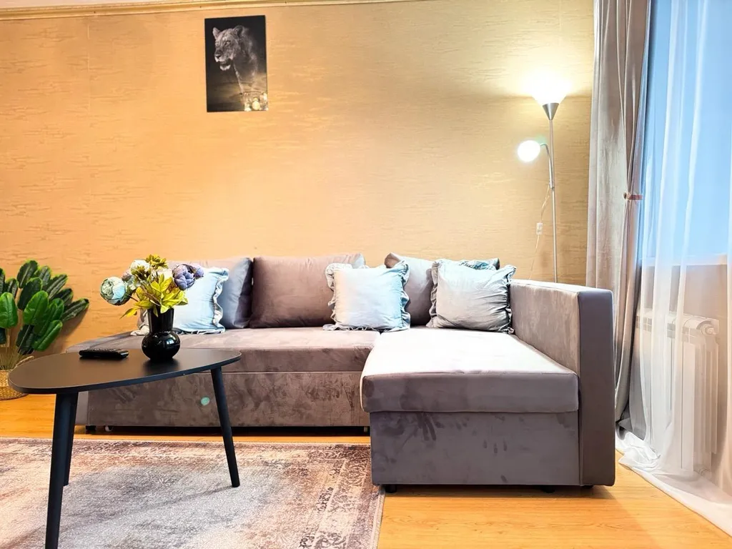 Двухуровневая квартира, бильярд в подарок