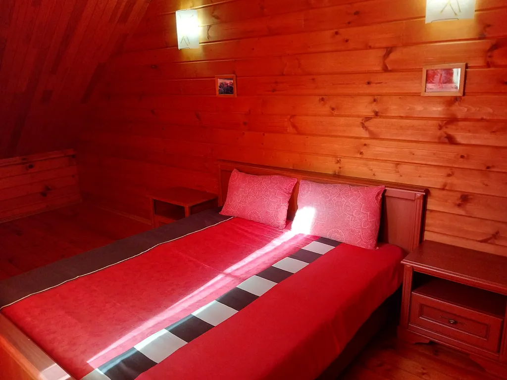 Коттедж на берегу озера Глубокое