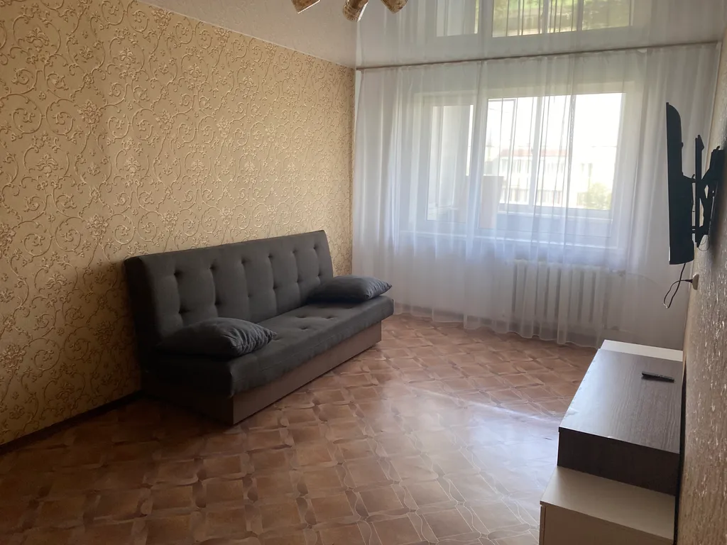 Двухкомнатная квартира в центре города — аренда посуточно в Арсеньев