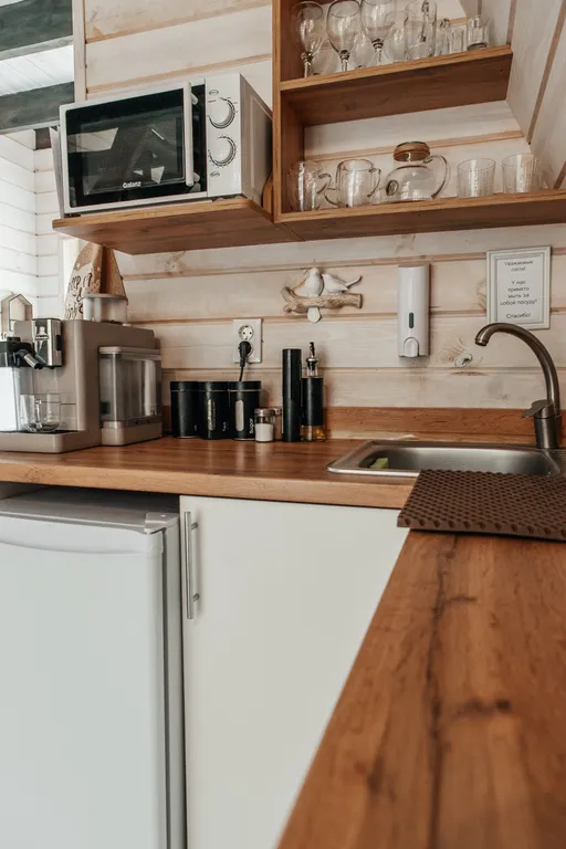 Треугольный дом в лесу Gray