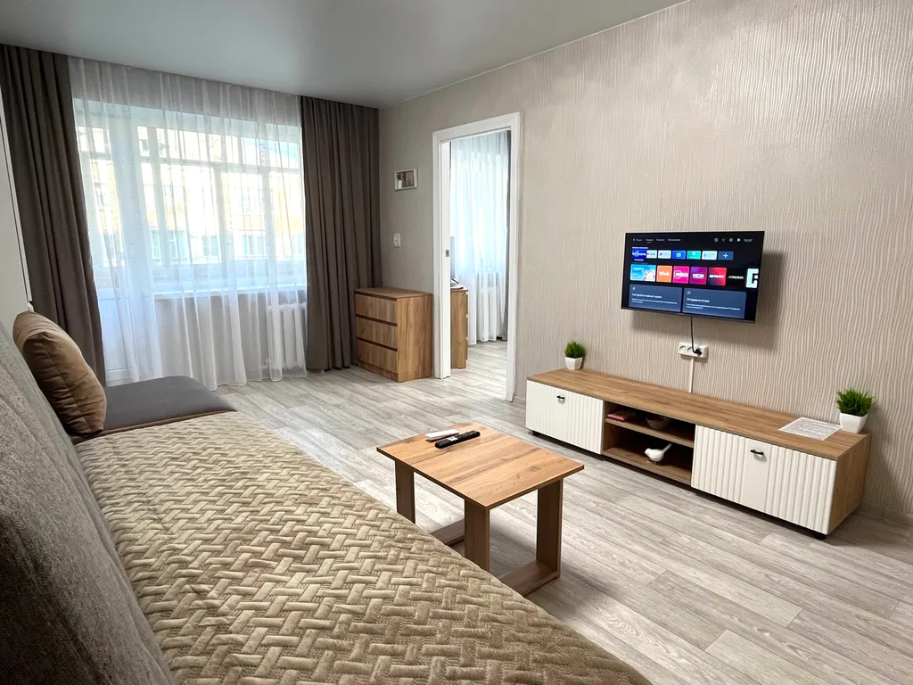 Уютная квартира со свежим ремонтом в центре города — аренда посуточно в Нижний Тагил