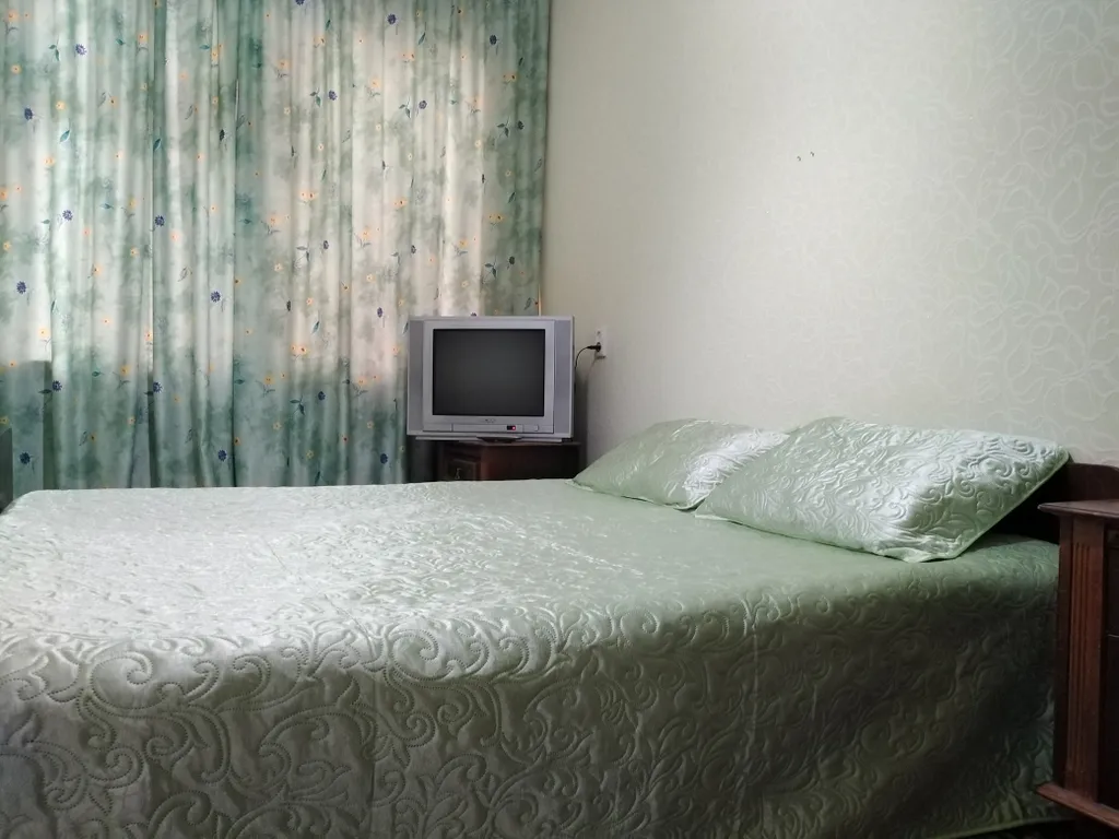 рядом море, песчаный пляж, яхт-клуб