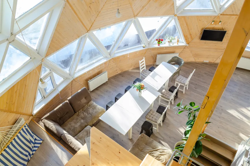 Купольный дом с видом на Кремль