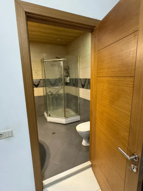 Квартира с 2 спальнями и балконом у цирка, с парковкой