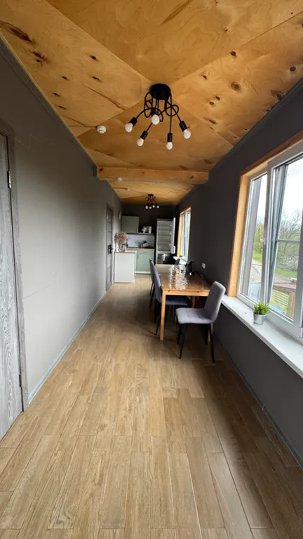 Дом на берегу реки с бассейном и видом