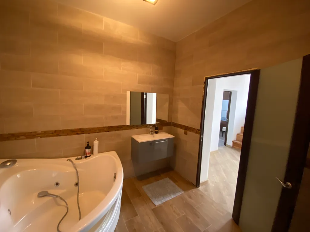 Огромный дом у парка Галицкого