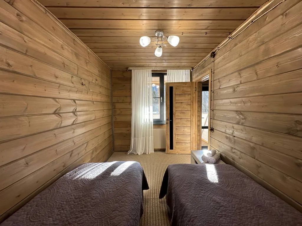 Большой дом с тремя спальнями,  Дом 3