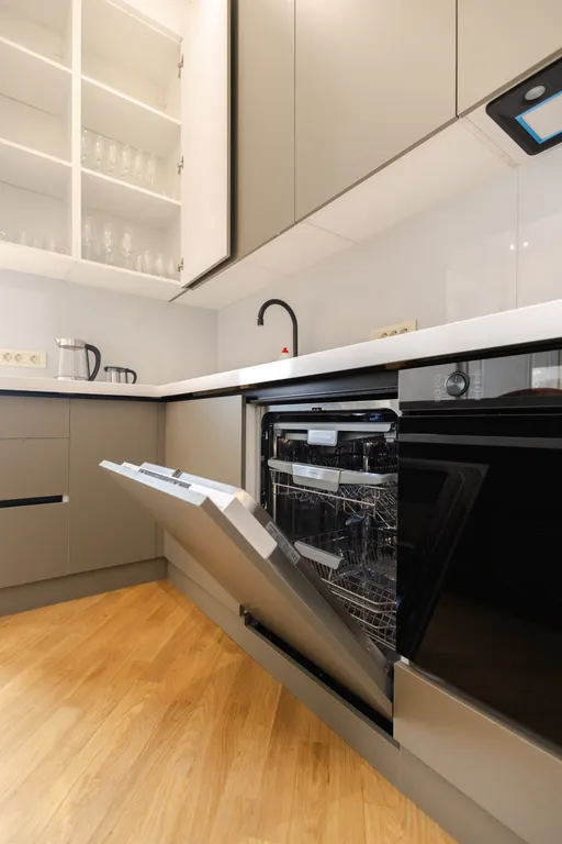 Современная квартира с двумя спальнями и новым ремонтом в центре