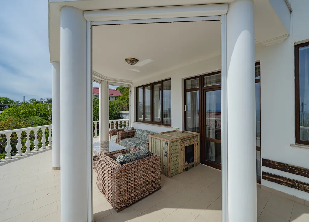 Красивый дом Азазель с сауной и с видом на море и горы