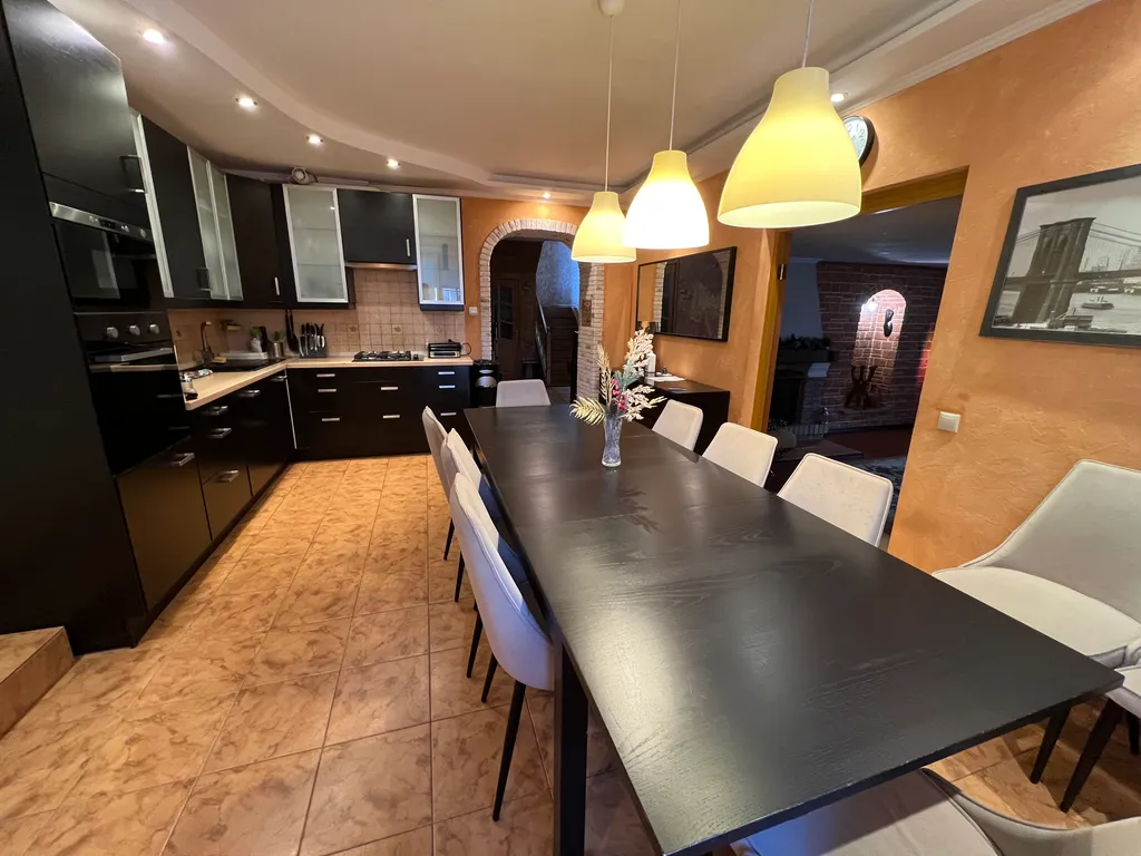 Уютный большой коттедж в живописном, тихом месте рядом с городом