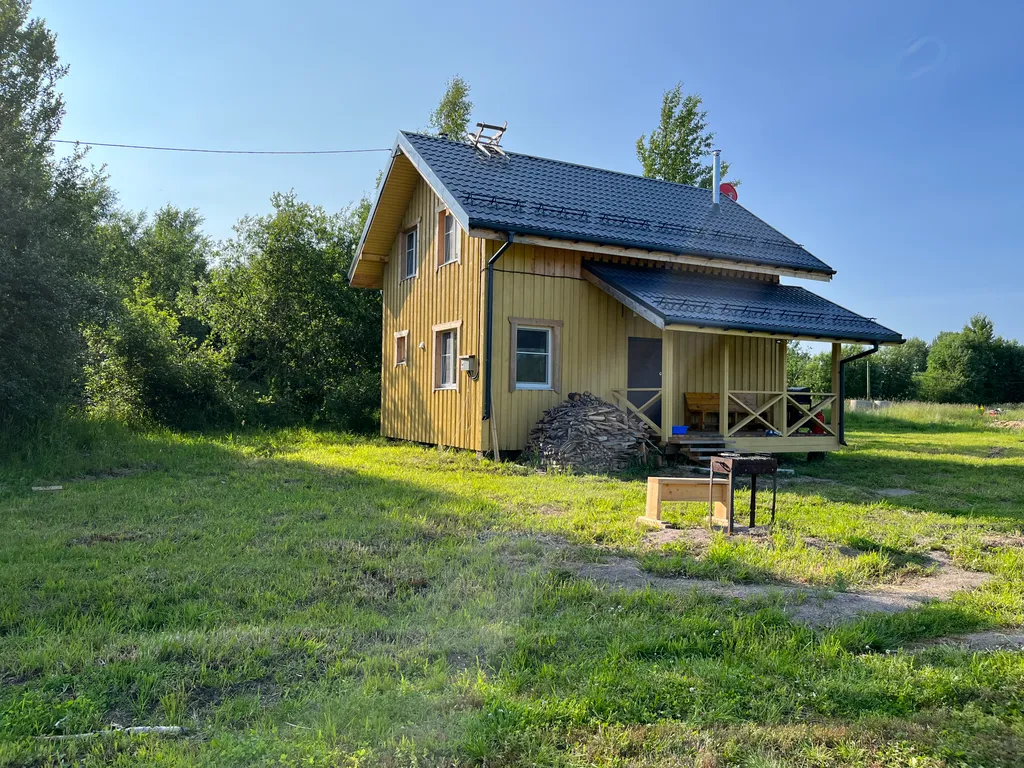 Карельский домик в заливе Ладожского озера
