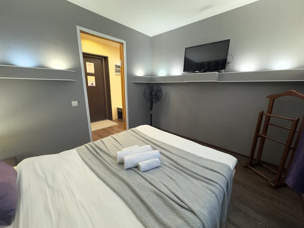 Люксовая двухкомнатная с авторским освещением