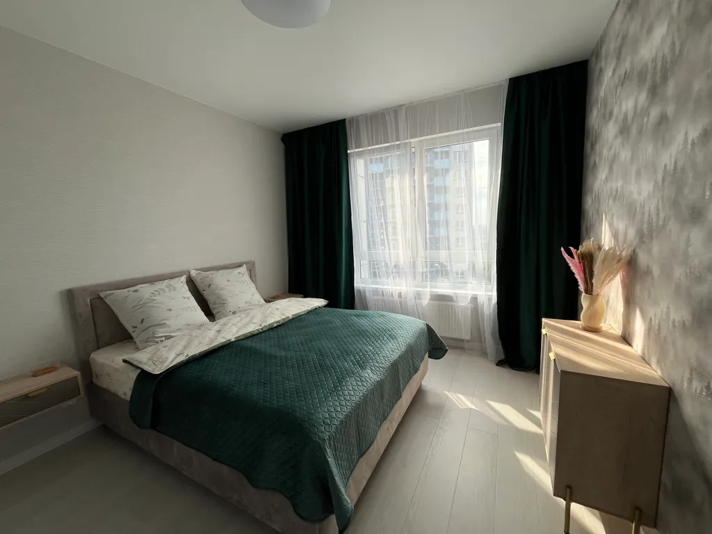 Квартира с панорамным видом на город и озеро на 20-ом этаже