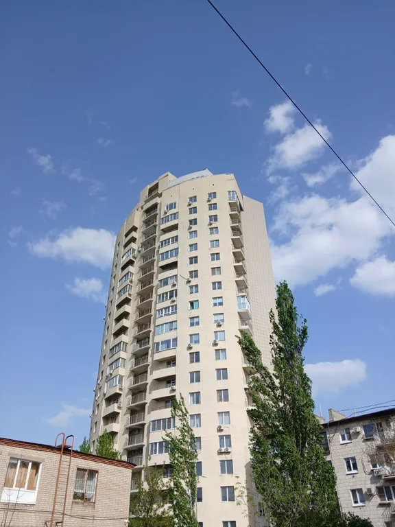 Жизнь с видом реку: огромная лоджия с панорамным остеклением в пол!