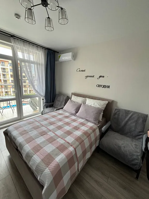 Новая студия-комфорт с бассейном и балконом в ЖК Кипарис Holiday house