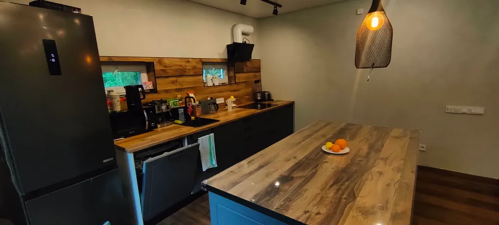 Дом для уединения в лесу и шумных вечеринок