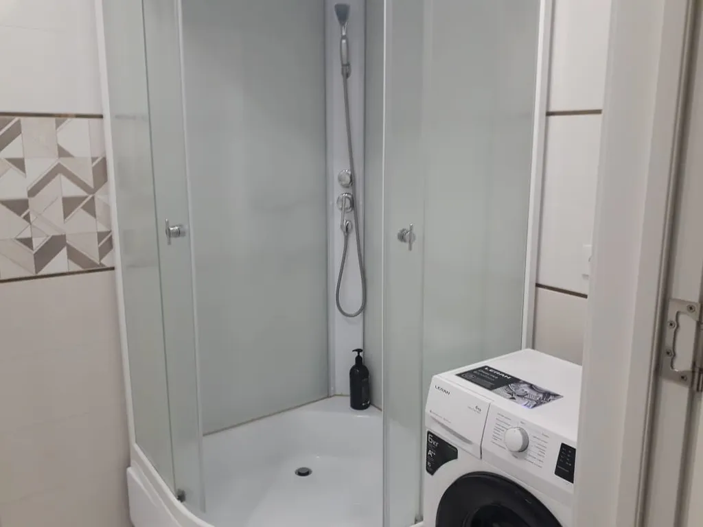 Новая красивая квартира с ремонтом 16 этаж4 раздельных места