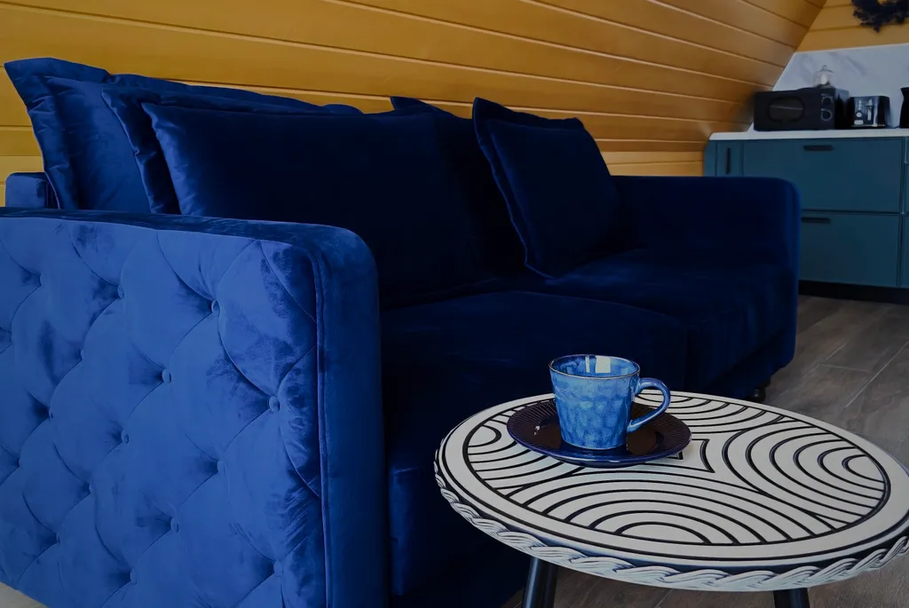 Дом на берегу реки