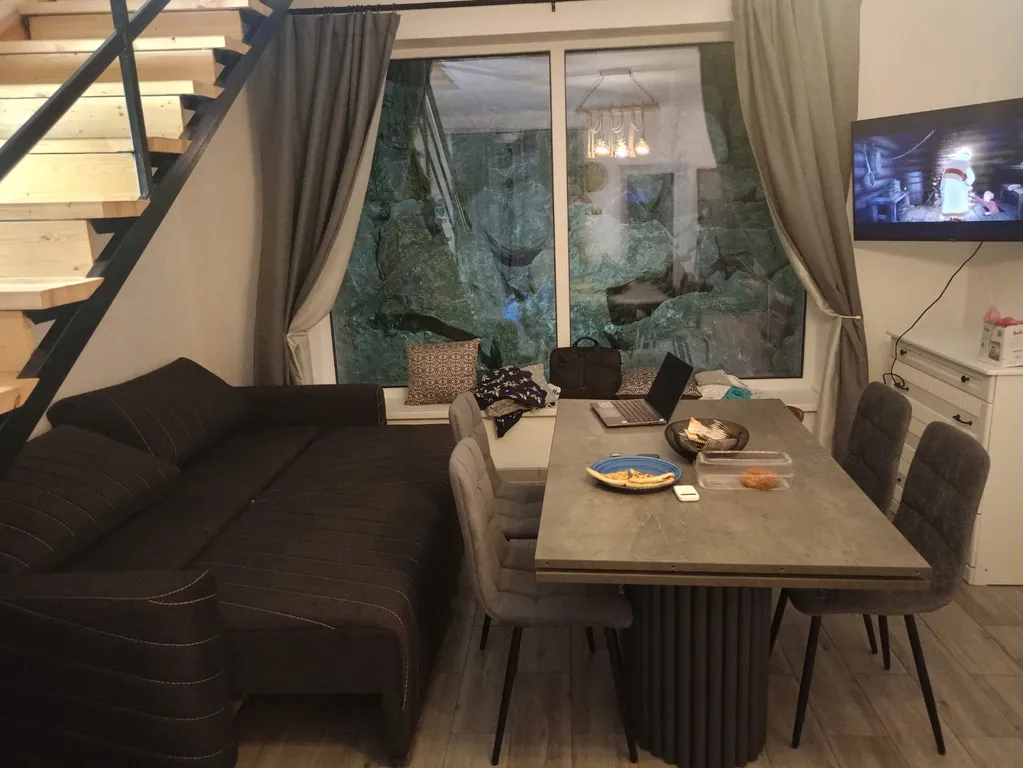 Уютный дом в лесу